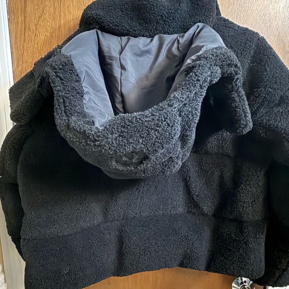 Lululemon women’s Wunder Puff Cropped Jacket
*Textured Fleece - Picture 2 of 10